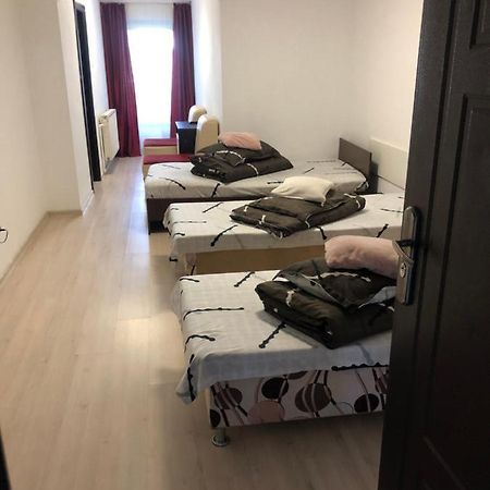 Hostel Mialma Onesti Luaran gambar