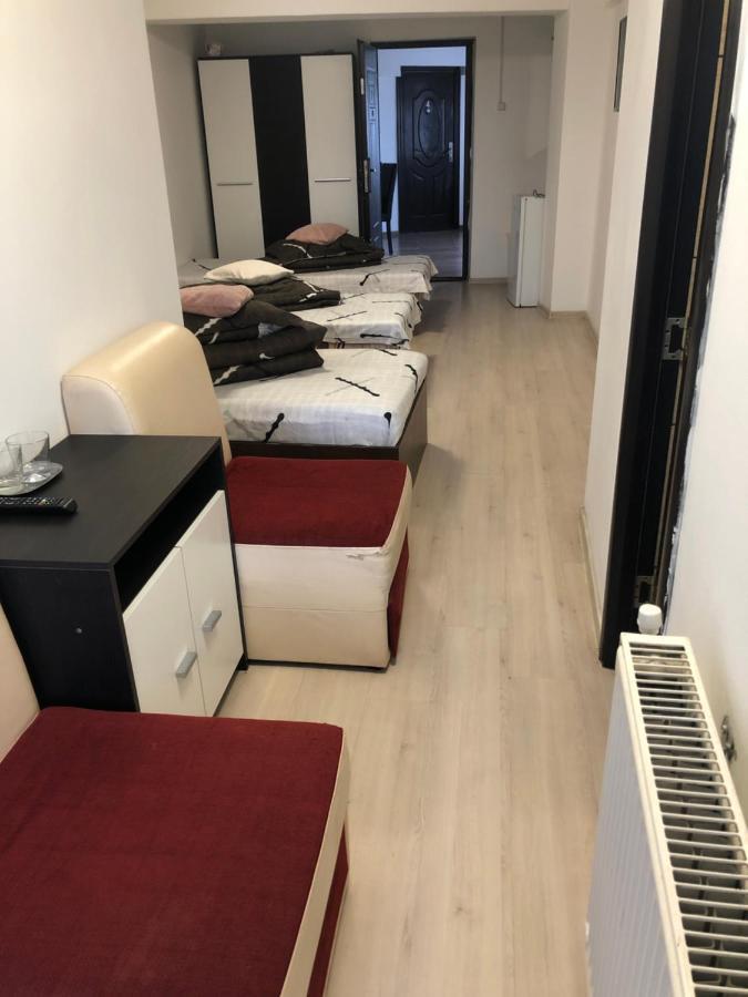 Hostel Mialma Onesti Luaran gambar